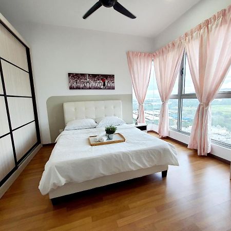 Apartamento Residensi Flora Seri Kembangan Exterior foto