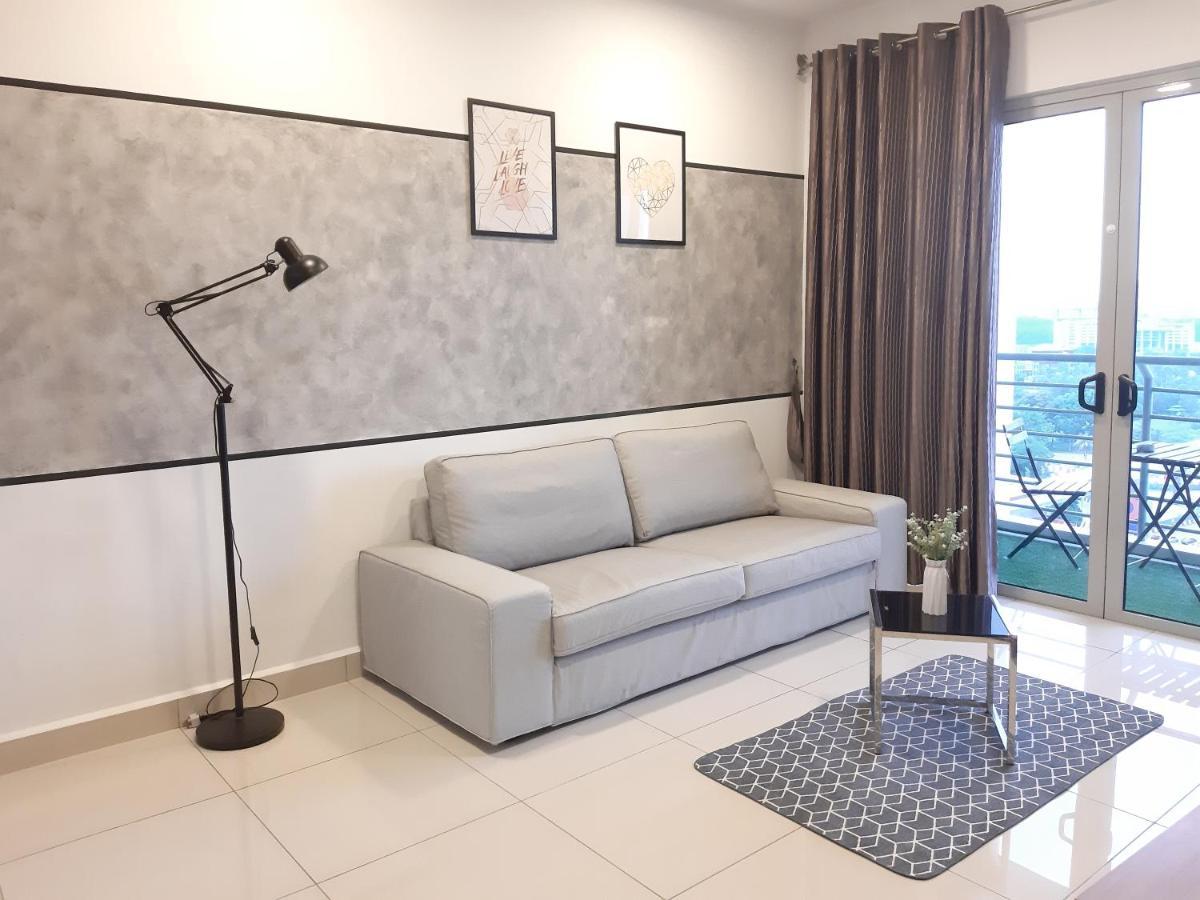 Apartamento Residensi Flora Seri Kembangan Exterior foto