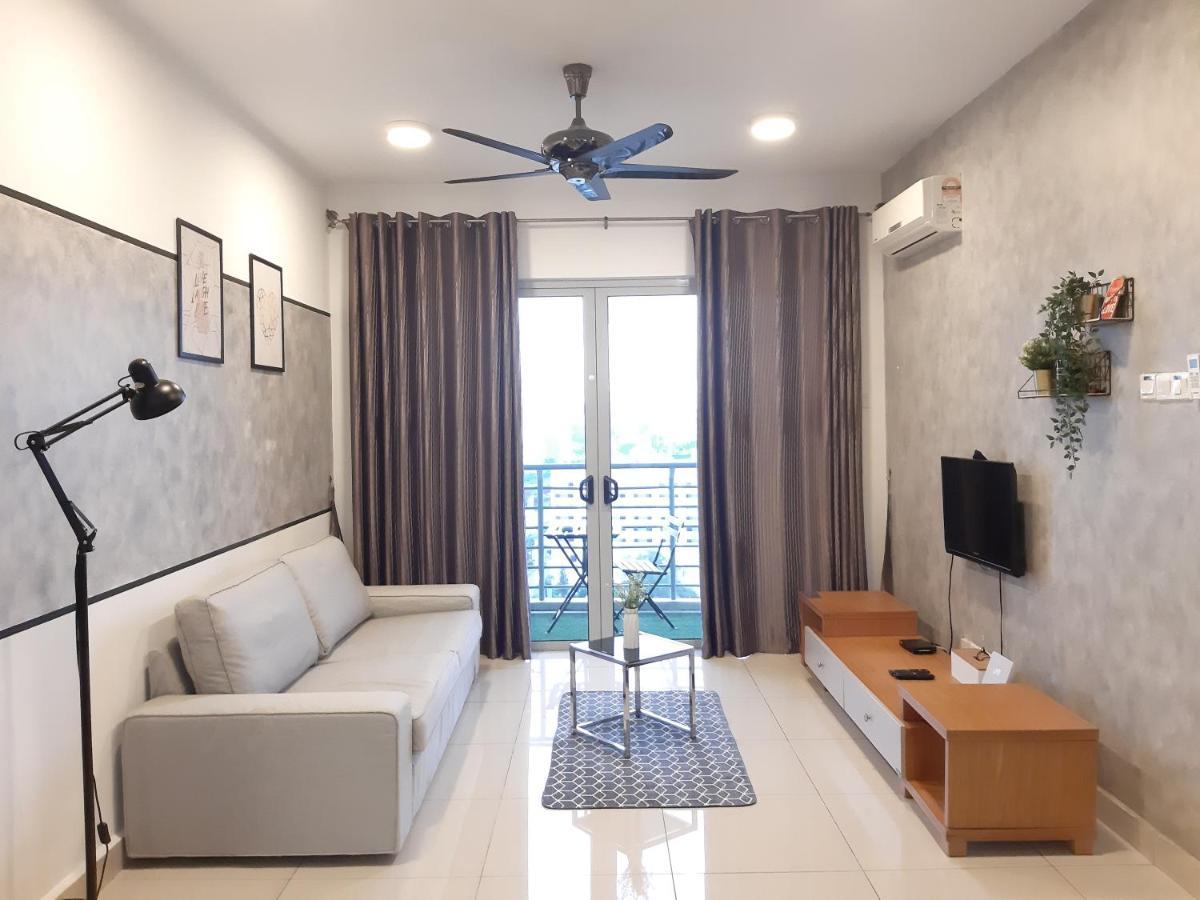Apartamento Residensi Flora Seri Kembangan Exterior foto