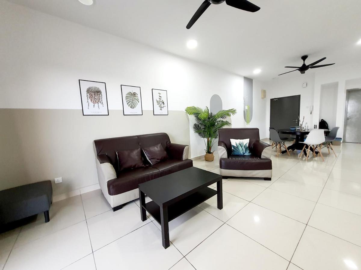 Apartamento Residensi Flora Seri Kembangan Exterior foto