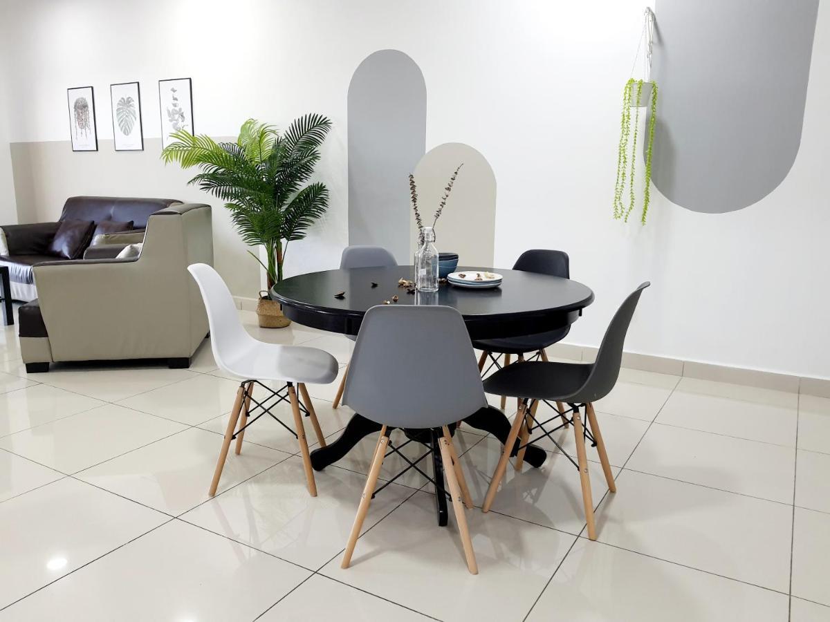Apartamento Residensi Flora Seri Kembangan Exterior foto