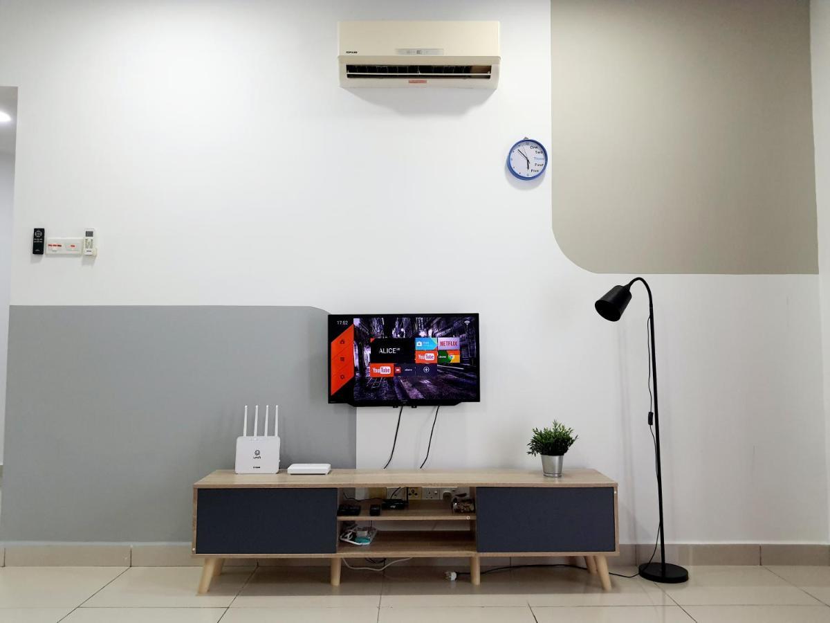 Apartamento Residensi Flora Seri Kembangan Exterior foto
