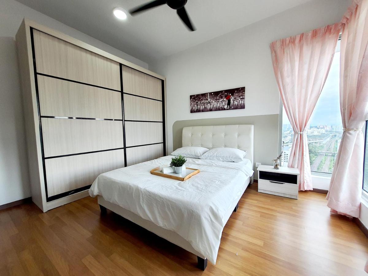Apartamento Residensi Flora Seri Kembangan Exterior foto