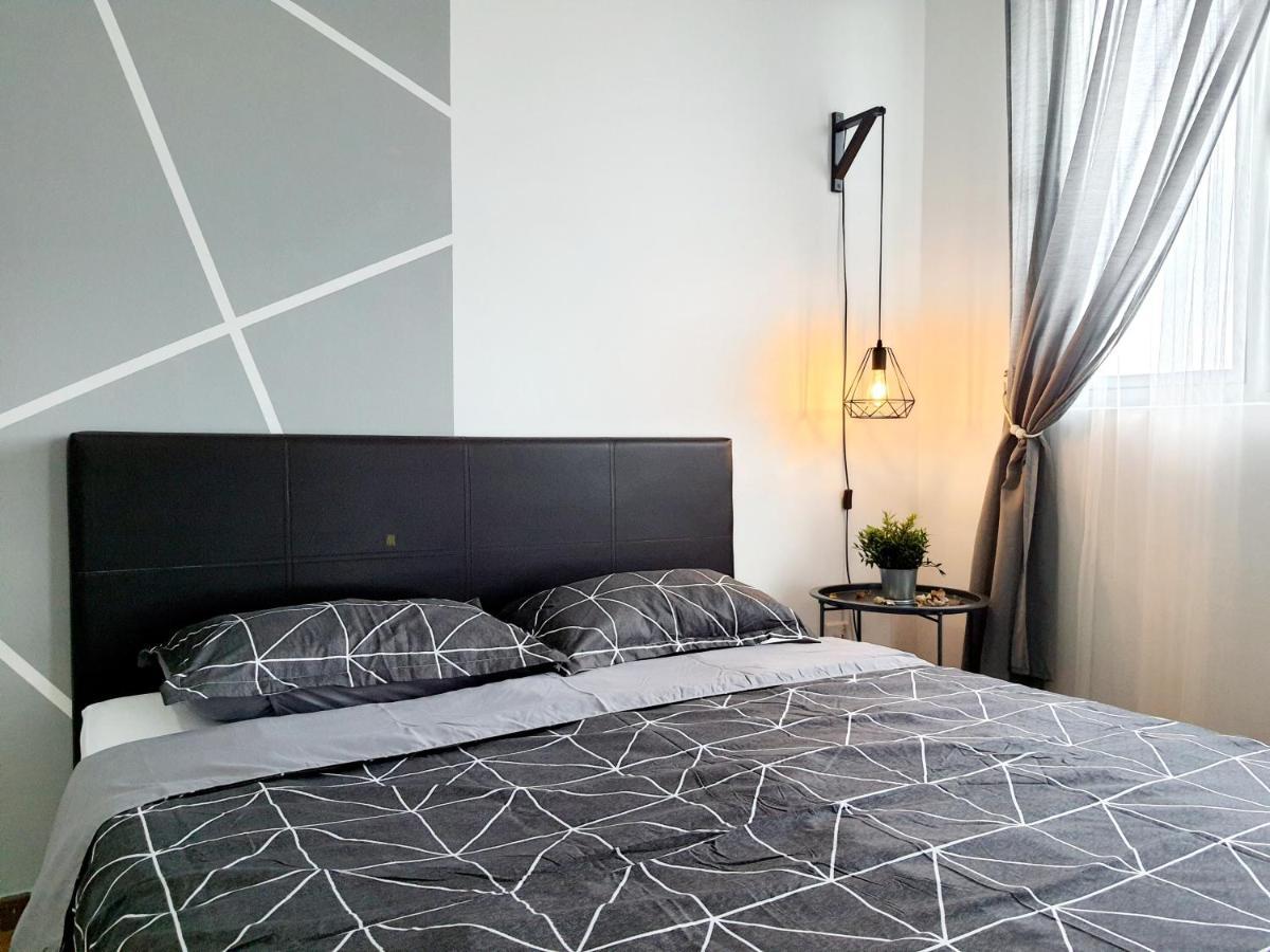 Apartamento Residensi Flora Seri Kembangan Exterior foto