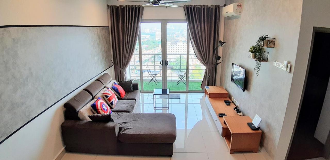 Apartamento Residensi Flora Seri Kembangan Exterior foto