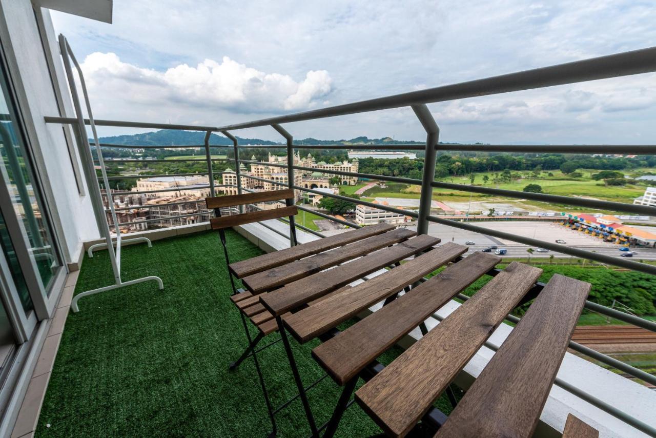 Apartamento Residensi Flora Seri Kembangan Exterior foto